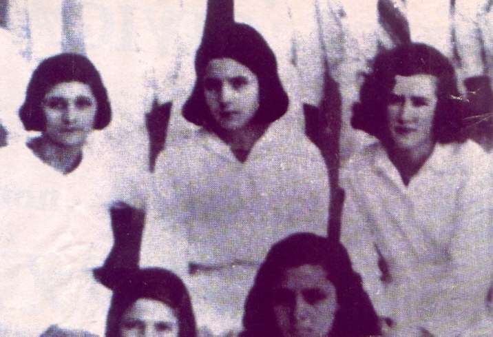 Historia Argentina: Fundacion del Jockey Club de Buenos Aires, la institucion, sus socios fundadores, su actividad, historia y anecdotas, sus presidentes, fotos e imagenes, el incendio de su sede de la calle Florida en 1955, el regimen peronista y sus relaciones con el Jockey, Eva Peron y Juan Domingo Peron, historia de una epoca, situacion actual, el Hipodromo de San Isidro; El Centenario, la belle epoque, habitos y costumbres, las grandes tiendas; Buenos Aires, arquitectura y edificios, palacios y estancias; fotos, documentos, articulos y entrevistas,Diario Accion de General Rodriguez, politica, actualidad, noticias e informacion, personalidades e instituciones, policiales, galerias de fotos; historia de General Rodriguez, sus origenes, edificios, estancias, habitos y costumbres, anecdotas, comercios e industrias, los fundadores, antiguas instituciones, fotos e imagenes; suplementos especiales: la crisis politica, economica y social de la Argentina, los acontecimientos de Diciembre de 2001, articulos y entrevistas; Emigracion: toda la informacion destinada a aquellos que desean emigrar, radicarse o estudiar en el exterior, visas, pasaportes, consejos, guias, informacion util, links; Trueque: novedades e informacion, links, estructura del trueque; el casamiento de Maxima Zorreguieta y el principe Guillermo Alejandro de Holanda; Guerra de Afganistan: galeria de imagenes e informacion sobre la primera guerra del siglo XXI; la guerra de Irak, Bagdad, Georges W. Bush, Saddam Husseim, el atentado a las torres Gemelas de Nueva York, las twin towers, el 11-s, y descripcion del hecho que conmovio al mundo; los ultimos dias de Pompeya, Herculano; un argentino en el Titanic, galerias de fotos; Nefertiti, reina de Egipto; Luz Sosa de Godoy Cruz; el Graf Zeppelin, el Hindenburg y dirigibles; las islas Malvinas y la corte de Luis XV, Madame Du Barry, Pompadour, Luis XVI, Maria Antonieta, la Revolucion Francesa; John Fitzgerald Kennedy y Jacqueline en la Argentina; Empleo: consultoras, clasificados, agencias de empleo, consejos e informacion util, curriculum vitae, como confeccionarlos, noticias de actualidad; Los numeros de la crisis: Las consecuencias de la crisis politica, economica y social; estadisticas, pobreza, desnutricion, salud y asistencia; noticias regionales y provinciales, columnas y editoriales; informacion para negocios: pymes, links, empresas y negocios; Agenda Cultural con toda la informacion de cursos, universidades, talleres, escuelas y oportunidades, exposiciones de arte de la region; buscadores en Internet, Enlaces: links a los mejores sitios de educacion, cultura, arte, biografias, politica, interes general, web, Links del Diario Accion: RMS Titanic, su historia, su tragico viaje inaugural; historias, testimonios, documentos y articulos sobre el naufragio; links y sitios sobre el tema; la pelicula de Cameron, fotos e imagenes; suplementos especiales, Historia Argentina y de General Rodriguez, la llegada de la democracia en General Rodriguez, la asuncion de Juan Lumbreras como intendente en 1983, galeria de imagenes, sus palabras y los actos, su gabinete, festejos de la comunidad. Fundacion del pueblo de General Rodriguez, sus instituciones y personalidades relevantes, arquitectura y edificios, comercios e industrias, sus comienzos, estancias, inmigraciones italianas, españolas, vascas e irlandesas, anecdotas y efemerides, sus hombres ilustres, el Hospital Vicente Lopez y Planes, su fundacion por las Damas de Beneficencia, el hundimiento del crucero General Belgrano, testimonios de ex combatientes y tripulantes, su comandante Hector Elias Bonzo, fotos e imagenes, recuerdos y homenajes, historia de la familia Bonzo de General Rodriguez, entrevistas y articulos periodisticos. La guerra de Malvinas en el Atlantico Sur, el conflicto belico con Gran Bretaña de 1982, politicos relevantes, Benjamin Paez y Trueba, fotos antiguas de familias fundadoras, galerias de imagenes de pobladores, recorrida virtual por el antiguo General Rodriguez, el paso de la Infanta en 1910, historia de La Serenisima, la familia Mastellone, La Choza, Bernardo de Irigoyen, peronismo y radicalismo y muchisimo mas,Eva Peron, sus origenes, infancia y niñez, Los Toldos y Junin, el viaje a Buenos Aires, trayectoria artistica y politica, su casamiento con Juan Domingo Peron, sus relaciones con la alta sociedad argentina, su obra, articulos y entrevistas, testimonios, fotos e imagenes de una epoca, el viaje a Europa, su muerte y sepelio, opiniones, discusiones y reflexiones, la Fundacion Eva Peron, sus relaciones con Peron, el pueblo y Evita, la nueva etapa en la Historia Argentina, Sociedad Argentina: Galerias de personalidades relevantes de la Argentina en los ambitos culturales, artisticos, empresariales, deportivos y religiosos, Relaciones Exteriores Argentinas, embajadas y embajadores, mundo diplomatico, consulados, articulos y entrevistas, personalidades y hechos relevantes, informacion y noticias, agenda y links - Sociedad Argentina, polo, visitas ilustres, galeria, Zona Norte, empresas, negocios y empresarios, consumo, habitos y costumbres, temporada lirica y Teatro Colon, Historia Argentina: Imagenes y fotos, el Centenario, la belle epoque, los años veinte y las decadas del treinta y cuarenta, el peronismo, Eva Peron y Juan Domingo Peron; arquitectura, palacios y estancias, personalidades y hechos relevantes; anecdotas, habitos y costumbres, las grandes tiendas, comercios e industrias; presidentes, politicos, funcionarios y personalidades de los ambientes cultural, artistico, economico, religioso, deportivo y cientifico; documentos y testimonios; el Jockey Club; Argentina y la politica exterior, su insercion en el mundo