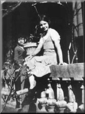Historia Argentina: Fundacion del Jockey Club de Buenos Aires, la institucion, sus socios fundadores, su actividad, historia y anecdotas, sus presidentes, fotos e imagenes, el incendio de su sede de la calle Florida en 1955, el regimen peronista y sus relaciones con el Jockey, Eva Peron y Juan Domingo Peron, historia de una epoca, situacion actual, el Hipodromo de San Isidro; El Centenario, la belle epoque, habitos y costumbres, las grandes tiendas; Buenos Aires, arquitectura y edificios, palacios y estancias; fotos, documentos, articulos y entrevistas,Diario Accion de General Rodriguez, politica, actualidad, noticias e informacion, personalidades e instituciones, policiales, galerias de fotos; historia de General Rodriguez, sus origenes, edificios, estancias, habitos y costumbres, anecdotas, comercios e industrias, los fundadores, antiguas instituciones, fotos e imagenes; suplementos especiales: la crisis politica, economica y social de la Argentina, los acontecimientos de Diciembre de 2001, articulos y entrevistas; Emigracion: toda la informacion destinada a aquellos que desean emigrar, radicarse o estudiar en el exterior, visas, pasaportes, consejos, guias, informacion util, links; Trueque: novedades e informacion, links, estructura del trueque; el casamiento de Maxima Zorreguieta y el principe Guillermo Alejandro de Holanda; Guerra de Afganistan: galeria de imagenes e informacion sobre la primera guerra del siglo XXI; la guerra de Irak, Bagdad, Georges W. Bush, Saddam Husseim, el atentado a las torres Gemelas de Nueva York, las twin towers, el 11-s, y descripcion del hecho que conmovio al mundo; los ultimos dias de Pompeya, Herculano; un argentino en el Titanic, galerias de fotos; Nefertiti, reina de Egipto; Luz Sosa de Godoy Cruz; el Graf Zeppelin, el Hindenburg y dirigibles; las islas Malvinas y la corte de Luis XV, Madame Du Barry, Pompadour, Luis XVI, Maria Antonieta, la Revolucion Francesa; John Fitzgerald Kennedy y Jacqueline en la Argentina; Empleo: consultoras, clasificados, agencias de empleo, consejos e informacion util, curriculum vitae, como confeccionarlos, noticias de actualidad; Los numeros de la crisis: Las consecuencias de la crisis politica, economica y social; estadisticas, pobreza, desnutricion, salud y asistencia; noticias regionales y provinciales, columnas y editoriales; informacion para negocios: pymes, links, empresas y negocios; Agenda Cultural con toda la informacion de cursos, universidades, talleres, escuelas y oportunidades, exposiciones de arte de la region; buscadores en Internet, Enlaces: links a los mejores sitios de educacion, cultura, arte, biografias, politica, interes general, web, Links del Diario Accion: RMS Titanic, su historia, su tragico viaje inaugural; historias, testimonios, documentos y articulos sobre el naufragio; links y sitios sobre el tema; la pelicula de Cameron, fotos e imagenes; suplementos especiales, Historia Argentina y de General Rodriguez, la llegada de la democracia en General Rodriguez, la asuncion de Juan Lumbreras como intendente en 1983, galeria de imagenes, sus palabras y los actos, su gabinete, festejos de la comunidad. Fundacion del pueblo de General Rodriguez, sus instituciones y personalidades relevantes, arquitectura y edificios, comercios e industrias, sus comienzos, estancias, inmigraciones italianas, españolas, vascas e irlandesas, anecdotas y efemerides, sus hombres ilustres, el Hospital Vicente Lopez y Planes, su fundacion por las Damas de Beneficencia, el hundimiento del crucero General Belgrano, testimonios de ex combatientes y tripulantes, su comandante Hector Elias Bonzo, fotos e imagenes, recuerdos y homenajes, historia de la familia Bonzo de General Rodriguez, entrevistas y articulos periodisticos. La guerra de Malvinas en el Atlantico Sur, el conflicto belico con Gran Bretaña de 1982, politicos relevantes, Benjamin Paez y Trueba, fotos antiguas de familias fundadoras, galerias de imagenes de pobladores, recorrida virtual por el antiguo General Rodriguez, el paso de la Infanta en 1910, historia de La Serenisima, la familia Mastellone, La Choza, Bernardo de Irigoyen, peronismo y radicalismo y muchisimo mas,Eva Peron, sus origenes, infancia y niñez, Los Toldos y Junin, el viaje a Buenos Aires, trayectoria artistica y politica, su casamiento con Juan Domingo Peron, sus relaciones con la alta sociedad argentina, su obra, articulos y entrevistas, testimonios, fotos e imagenes de una epoca, el viaje a Europa, su muerte y sepelio, opiniones, discusiones y reflexiones, la Fundacion Eva Peron, sus relaciones con Peron, el pueblo y Evita, la nueva etapa en la Historia Argentina, Sociedad Argentina: Galerias de personalidades relevantes de la Argentina en los ambitos culturales, artisticos, empresariales, deportivos y religiosos, Relaciones Exteriores Argentinas, embajadas y embajadores, mundo diplomatico, consulados, articulos y entrevistas, personalidades y hechos relevantes, informacion y noticias, agenda y links - Sociedad Argentina, polo, visitas ilustres, galeria, Zona Norte, empresas, negocios y empresarios, consumo, habitos y costumbres, temporada lirica y Teatro Colon, Historia Argentina: Imagenes y fotos, el Centenario, la belle epoque, los años veinte y las decadas del treinta y cuarenta, el peronismo, Eva Peron y Juan Domingo Peron; arquitectura, palacios y estancias, personalidades y hechos relevantes; anecdotas, habitos y costumbres, las grandes tiendas, comercios e industrias; presidentes, politicos, funcionarios y personalidades de los ambientes cultural, artistico, economico, religioso, deportivo y cientifico; documentos y testimonios; el Jockey Club; Argentina y la politica exterior, su insercion en el mundo