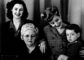Historia Argentina: Fundacion del Jockey Club de Buenos Aires, la institucion, sus socios fundadores, su actividad, historia y anecdotas, sus presidentes, fotos e imagenes, el incendio de su sede de la calle Florida en 1955, el regimen peronista y sus relaciones con el Jockey, Eva Peron y Juan Domingo Peron, historia de una epoca, situacion actual, el Hipodromo de San Isidro; El Centenario, la belle epoque, habitos y costumbres, las grandes tiendas; Buenos Aires, arquitectura y edificios, palacios y estancias; fotos, documentos, articulos y entrevistas,Diario Accion de General Rodriguez, politica, actualidad, noticias e informacion, personalidades e instituciones, policiales, galerias de fotos; historia de General Rodriguez, sus origenes, edificios, estancias, habitos y costumbres, anecdotas, comercios e industrias, los fundadores, antiguas instituciones, fotos e imagenes; suplementos especiales: la crisis politica, economica y social de la Argentina, los acontecimientos de Diciembre de 2001, articulos y entrevistas; Emigracion: toda la informacion destinada a aquellos que desean emigrar, radicarse o estudiar en el exterior, visas, pasaportes, consejos, guias, informacion util, links; Trueque: novedades e informacion, links, estructura del trueque; el casamiento de Maxima Zorreguieta y el principe Guillermo Alejandro de Holanda; Guerra de Afganistan: galeria de imagenes e informacion sobre la primera guerra del siglo XXI; la guerra de Irak, Bagdad, Georges W. Bush, Saddam Husseim, el atentado a las torres Gemelas de Nueva York, las twin towers, el 11-s, y descripcion del hecho que conmovio al mundo; los ultimos dias de Pompeya, Herculano; un argentino en el Titanic, galerias de fotos; Nefertiti, reina de Egipto; Luz Sosa de Godoy Cruz; el Graf Zeppelin, el Hindenburg y dirigibles; las islas Malvinas y la corte de Luis XV, Madame Du Barry, Pompadour, Luis XVI, Maria Antonieta, la Revolucion Francesa; John Fitzgerald Kennedy y Jacqueline en la Argentina; Empleo: consultoras, clasificados, agencias de empleo, consejos e informacion util, curriculum vitae, como confeccionarlos, noticias de actualidad; Los numeros de la crisis: Las consecuencias de la crisis politica, economica y social; estadisticas, pobreza, desnutricion, salud y asistencia; noticias regionales y provinciales, columnas y editoriales; informacion para negocios: pymes, links, empresas y negocios; Agenda Cultural con toda la informacion de cursos, universidades, talleres, escuelas y oportunidades, exposiciones de arte de la region; buscadores en Internet, Enlaces: links a los mejores sitios de educacion, cultura, arte, biografias, politica, interes general, web, Links del Diario Accion: RMS Titanic, su historia, su tragico viaje inaugural; historias, testimonios, documentos y articulos sobre el naufragio; links y sitios sobre el tema; la pelicula de Cameron, fotos e imagenes; suplementos especiales, Historia Argentina y de General Rodriguez, la llegada de la democracia en General Rodriguez, la asuncion de Juan Lumbreras como intendente en 1983, galeria de imagenes, sus palabras y los actos, su gabinete, festejos de la comunidad. Fundacion del pueblo de General Rodriguez, sus instituciones y personalidades relevantes, arquitectura y edificios, comercios e industrias, sus comienzos, estancias, inmigraciones italianas, españolas, vascas e irlandesas, anecdotas y efemerides, sus hombres ilustres, el Hospital Vicente Lopez y Planes, su fundacion por las Damas de Beneficencia, el hundimiento del crucero General Belgrano, testimonios de ex combatientes y tripulantes, su comandante Hector Elias Bonzo, fotos e imagenes, recuerdos y homenajes, historia de la familia Bonzo de General Rodriguez, entrevistas y articulos periodisticos. La guerra de Malvinas en el Atlantico Sur, el conflicto belico con Gran Bretaña de 1982, politicos relevantes, Benjamin Paez y Trueba, fotos antiguas de familias fundadoras, galerias de imagenes de pobladores, recorrida virtual por el antiguo General Rodriguez, el paso de la Infanta en 1910, historia de La Serenisima, la familia Mastellone, La Choza, Bernardo de Irigoyen, peronismo y radicalismo y muchisimo mas,Eva Peron, sus origenes, infancia y niñez, Los Toldos y Junin, el viaje a Buenos Aires, trayectoria artistica y politica, su casamiento con Juan Domingo Peron, sus relaciones con la alta sociedad argentina, su obra, articulos y entrevistas, testimonios, fotos e imagenes de una epoca, el viaje a Europa, su muerte y sepelio, opiniones, discusiones y reflexiones, la Fundacion Eva Peron, sus relaciones con Peron, el pueblo y Evita, la nueva etapa en la Historia Argentina, Sociedad Argentina: Galerias de personalidades relevantes de la Argentina en los ambitos culturales, artisticos, empresariales, deportivos y religiosos, Relaciones Exteriores Argentinas, embajadas y embajadores, mundo diplomatico, consulados, articulos y entrevistas, personalidades y hechos relevantes, informacion y noticias, agenda y links - Sociedad Argentina, polo, visitas ilustres, galeria, Zona Norte, empresas, negocios y empresarios, consumo, habitos y costumbres, temporada lirica y Teatro Colon, Historia Argentina: Imagenes y fotos, el Centenario, la belle epoque, los años veinte y las decadas del treinta y cuarenta, el peronismo, Eva Peron y Juan Domingo Peron; arquitectura, palacios y estancias, personalidades y hechos relevantes; anecdotas, habitos y costumbres, las grandes tiendas, comercios e industrias; presidentes, politicos, funcionarios y personalidades de los ambientes cultural, artistico, economico, religioso, deportivo y cientifico; documentos y testimonios; el Jockey Club; Argentina y la politica exterior, su insercion en el mundo