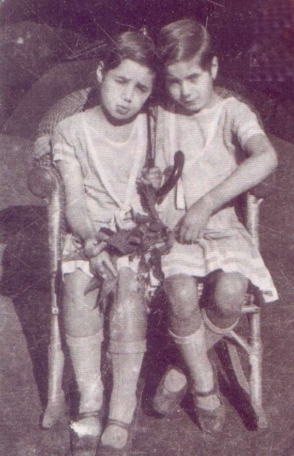 Historia Argentina: Fundacion del Jockey Club de Buenos Aires, la institucion, sus socios fundadores, su actividad, historia y anecdotas, sus presidentes, fotos e imagenes, el incendio de su sede de la calle Florida en 1955, el regimen peronista y sus relaciones con el Jockey, Eva Peron y Juan Domingo Peron, historia de una epoca, situacion actual, el Hipodromo de San Isidro; El Centenario, la belle epoque, habitos y costumbres, las grandes tiendas; Buenos Aires, arquitectura y edificios, palacios y estancias; fotos, documentos, articulos y entrevistas,Diario Accion de General Rodriguez, politica, actualidad, noticias e informacion, personalidades e instituciones, policiales, galerias de fotos; historia de General Rodriguez, sus origenes, edificios, estancias, habitos y costumbres, anecdotas, comercios e industrias, los fundadores, antiguas instituciones, fotos e imagenes; suplementos especiales: la crisis politica, economica y social de la Argentina, los acontecimientos de Diciembre de 2001, articulos y entrevistas; Emigracion: toda la informacion destinada a aquellos que desean emigrar, radicarse o estudiar en el exterior, visas, pasaportes, consejos, guias, informacion util, links; Trueque: novedades e informacion, links, estructura del trueque; el casamiento de Maxima Zorreguieta y el principe Guillermo Alejandro de Holanda; Guerra de Afganistan: galeria de imagenes e informacion sobre la primera guerra del siglo XXI; la guerra de Irak, Bagdad, Georges W. Bush, Saddam Husseim, el atentado a las torres Gemelas de Nueva York, las twin towers, el 11-s, y descripcion del hecho que conmovio al mundo; los ultimos dias de Pompeya, Herculano; un argentino en el Titanic, galerias de fotos; Nefertiti, reina de Egipto; Luz Sosa de Godoy Cruz; el Graf Zeppelin, el Hindenburg y dirigibles; las islas Malvinas y la corte de Luis XV, Madame Du Barry, Pompadour, Luis XVI, Maria Antonieta, la Revolucion Francesa; John Fitzgerald Kennedy y Jacqueline en la Argentina; Empleo: consultoras, clasificados, agencias de empleo, consejos e informacion util, curriculum vitae, como confeccionarlos, noticias de actualidad; Los numeros de la crisis: Las consecuencias de la crisis politica, economica y social; estadisticas, pobreza, desnutricion, salud y asistencia; noticias regionales y provinciales, columnas y editoriales; informacion para negocios: pymes, links, empresas y negocios; Agenda Cultural con toda la informacion de cursos, universidades, talleres, escuelas y oportunidades, exposiciones de arte de la region; buscadores en Internet, Enlaces: links a los mejores sitios de educacion, cultura, arte, biografias, politica, interes general, web, Links del Diario Accion: RMS Titanic, su historia, su tragico viaje inaugural; historias, testimonios, documentos y articulos sobre el naufragio; links y sitios sobre el tema; la pelicula de Cameron, fotos e imagenes; suplementos especiales, Historia Argentina y de General Rodriguez, la llegada de la democracia en General Rodriguez, la asuncion de Juan Lumbreras como intendente en 1983, galeria de imagenes, sus palabras y los actos, su gabinete, festejos de la comunidad. Fundacion del pueblo de General Rodriguez, sus instituciones y personalidades relevantes, arquitectura y edificios, comercios e industrias, sus comienzos, estancias, inmigraciones italianas, españolas, vascas e irlandesas, anecdotas y efemerides, sus hombres ilustres, el Hospital Vicente Lopez y Planes, su fundacion por las Damas de Beneficencia, el hundimiento del crucero General Belgrano, testimonios de ex combatientes y tripulantes, su comandante Hector Elias Bonzo, fotos e imagenes, recuerdos y homenajes, historia de la familia Bonzo de General Rodriguez, entrevistas y articulos periodisticos. La guerra de Malvinas en el Atlantico Sur, el conflicto belico con Gran Bretaña de 1982, politicos relevantes, Benjamin Paez y Trueba, fotos antiguas de familias fundadoras, galerias de imagenes de pobladores, recorrida virtual por el antiguo General Rodriguez, el paso de la Infanta en 1910, historia de La Serenisima, la familia Mastellone, La Choza, Bernardo de Irigoyen, peronismo y radicalismo y muchisimo mas,Eva Peron, sus origenes, infancia y niñez, Los Toldos y Junin, el viaje a Buenos Aires, trayectoria artistica y politica, su casamiento con Juan Domingo Peron, sus relaciones con la alta sociedad argentina, su obra, articulos y entrevistas, testimonios, fotos e imagenes de una epoca, el viaje a Europa, su muerte y sepelio, opiniones, discusiones y reflexiones, la Fundacion Eva Peron, sus relaciones con Peron, el pueblo y Evita, la nueva etapa en la Historia Argentina, Sociedad Argentina: Galerias de personalidades relevantes de la Argentina en los ambitos culturales, artisticos, empresariales, deportivos y religiosos, Relaciones Exteriores Argentinas, embajadas y embajadores, mundo diplomatico, consulados, articulos y entrevistas, personalidades y hechos relevantes, informacion y noticias, agenda y links - Sociedad Argentina, polo, visitas ilustres, galeria, Zona Norte, empresas, negocios y empresarios, consumo, habitos y costumbres, temporada lirica y Teatro Colon, Historia Argentina: Imagenes y fotos, el Centenario, la belle epoque, los años veinte y las decadas del treinta y cuarenta, el peronismo, Eva Peron y Juan Domingo Peron; arquitectura, palacios y estancias, personalidades y hechos relevantes; anecdotas, habitos y costumbres, las grandes tiendas, comercios e industrias; presidentes, politicos, funcionarios y personalidades de los ambientes cultural, artistico, economico, religioso, deportivo y cientifico; documentos y testimonios; el Jockey Club; Argentina y la politica exterior, su insercion en el mundo