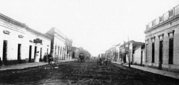 Historia Argentina: Fundacion del Jockey Club de Buenos Aires, la institucion, sus socios fundadores, su actividad, historia y anecdotas, sus presidentes, fotos e imagenes, el incendio de su sede de la calle Florida en 1955, el regimen peronista y sus relaciones con el Jockey, Eva Peron y Juan Domingo Peron, historia de una epoca, situacion actual, el Hipodromo de San Isidro; El Centenario, la belle epoque, habitos y costumbres, las grandes tiendas; Buenos Aires, arquitectura y edificios, palacios y estancias; fotos, documentos, articulos y entrevistas,Diario Accion de General Rodriguez, politica, actualidad, noticias e informacion, personalidades e instituciones, policiales, galerias de fotos; historia de General Rodriguez, sus origenes, edificios, estancias, habitos y costumbres, anecdotas, comercios e industrias, los fundadores, antiguas instituciones, fotos e imagenes; suplementos especiales: la crisis politica, economica y social de la Argentina, los acontecimientos de Diciembre de 2001, articulos y entrevistas; Emigracion: toda la informacion destinada a aquellos que desean emigrar, radicarse o estudiar en el exterior, visas, pasaportes, consejos, guias, informacion util, links; Trueque: novedades e informacion, links, estructura del trueque; el casamiento de Maxima Zorreguieta y el principe Guillermo Alejandro de Holanda; Guerra de Afganistan: galeria de imagenes e informacion sobre la primera guerra del siglo XXI; la guerra de Irak, Bagdad, Georges W. Bush, Saddam Husseim, el atentado a las torres Gemelas de Nueva York, las twin towers, el 11-s, y descripcion del hecho que conmovio al mundo; los ultimos dias de Pompeya, Herculano; un argentino en el Titanic, galerias de fotos; Nefertiti, reina de Egipto; Luz Sosa de Godoy Cruz; el Graf Zeppelin, el Hindenburg y dirigibles; las islas Malvinas y la corte de Luis XV, Madame Du Barry, Pompadour, Luis XVI, Maria Antonieta, la Revolucion Francesa; John Fitzgerald Kennedy y Jacqueline en la Argentina; Empleo: consultoras, clasificados, agencias de empleo, consejos e informacion util, curriculum vitae, como confeccionarlos, noticias de actualidad; Los numeros de la crisis: Las consecuencias de la crisis politica, economica y social; estadisticas, pobreza, desnutricion, salud y asistencia; noticias regionales y provinciales, columnas y editoriales; informacion para negocios: pymes, links, empresas y negocios; Agenda Cultural con toda la informacion de cursos, universidades, talleres, escuelas y oportunidades, exposiciones de arte de la region; buscadores en Internet, Enlaces: links a los mejores sitios de educacion, cultura, arte, biografias, politica, interes general, web, Links del Diario Accion: RMS Titanic, su historia, su tragico viaje inaugural; historias, testimonios, documentos y articulos sobre el naufragio; links y sitios sobre el tema; la pelicula de Cameron, fotos e imagenes; suplementos especiales, Historia Argentina y de General Rodriguez, la llegada de la democracia en General Rodriguez, la asuncion de Juan Lumbreras como intendente en 1983, galeria de imagenes, sus palabras y los actos, su gabinete, festejos de la comunidad. Fundacion del pueblo de General Rodriguez, sus instituciones y personalidades relevantes, arquitectura y edificios, comercios e industrias, sus comienzos, estancias, inmigraciones italianas, españolas, vascas e irlandesas, anecdotas y efemerides, sus hombres ilustres, el Hospital Vicente Lopez y Planes, su fundacion por las Damas de Beneficencia, el hundimiento del crucero General Belgrano, testimonios de ex combatientes y tripulantes, su comandante Hector Elias Bonzo, fotos e imagenes, recuerdos y homenajes, historia de la familia Bonzo de General Rodriguez, entrevistas y articulos periodisticos. La guerra de Malvinas en el Atlantico Sur, el conflicto belico con Gran Bretaña de 1982, politicos relevantes, Benjamin Paez y Trueba, fotos antiguas de familias fundadoras, galerias de imagenes de pobladores, recorrida virtual por el antiguo General Rodriguez, el paso de la Infanta en 1910, historia de La Serenisima, la familia Mastellone, La Choza, Bernardo de Irigoyen, peronismo y radicalismo y muchisimo mas,Eva Peron, sus origenes, infancia y niñez, Los Toldos y Junin, el viaje a Buenos Aires, trayectoria artistica y politica, su casamiento con Juan Domingo Peron, sus relaciones con la alta sociedad argentina, su obra, articulos y entrevistas, testimonios, fotos e imagenes de una epoca, el viaje a Europa, su muerte y sepelio, opiniones, discusiones y reflexiones, la Fundacion Eva Peron, sus relaciones con Peron, el pueblo y Evita, la nueva etapa en la Historia Argentina, Sociedad Argentina: Galerias de personalidades relevantes de la Argentina en los ambitos culturales, artisticos, empresariales, deportivos y religiosos, Relaciones Exteriores Argentinas, embajadas y embajadores, mundo diplomatico, consulados, articulos y entrevistas, personalidades y hechos relevantes, informacion y noticias, agenda y links - Sociedad Argentina, polo, visitas ilustres, galeria, Zona Norte, empresas, negocios y empresarios, consumo, habitos y costumbres, temporada lirica y Teatro Colon, Historia Argentina: Imagenes y fotos, el Centenario, la belle epoque, los años veinte y las decadas del treinta y cuarenta, el peronismo, Eva Peron y Juan Domingo Peron; arquitectura, palacios y estancias, personalidades y hechos relevantes; anecdotas, habitos y costumbres, las grandes tiendas, comercios e industrias; presidentes, politicos, funcionarios y personalidades de los ambientes cultural, artistico, economico, religioso, deportivo y cientifico; documentos y testimonios; el Jockey Club; Argentina y la politica exterior, su insercion en el mundo