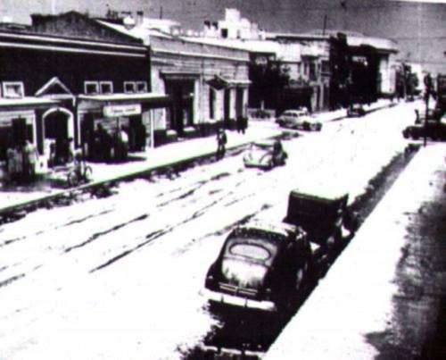 Historia Argentina: Fundacion del Jockey Club de Buenos Aires, la institucion, sus socios fundadores, su actividad, historia y anecdotas, sus presidentes, fotos e imagenes, el incendio de su sede de la calle Florida en 1955, el regimen peronista y sus relaciones con el Jockey, Eva Peron y Juan Domingo Peron, historia de una epoca, situacion actual, el Hipodromo de San Isidro; El Centenario, la belle epoque, habitos y costumbres, las grandes tiendas; Buenos Aires, arquitectura y edificios, palacios y estancias; fotos, documentos, articulos y entrevistas,Diario Accion de General Rodriguez, politica, actualidad, noticias e informacion, personalidades e instituciones, policiales, galerias de fotos; historia de General Rodriguez, sus origenes, edificios, estancias, habitos y costumbres, anecdotas, comercios e industrias, los fundadores, antiguas instituciones, fotos e imagenes; suplementos especiales: la crisis politica, economica y social de la Argentina, los acontecimientos de Diciembre de 2001, articulos y entrevistas; Emigracion: toda la informacion destinada a aquellos que desean emigrar, radicarse o estudiar en el exterior, visas, pasaportes, consejos, guias, informacion util, links; Trueque: novedades e informacion, links, estructura del trueque; el casamiento de Maxima Zorreguieta y el principe Guillermo Alejandro de Holanda; Guerra de Afganistan: galeria de imagenes e informacion sobre la primera guerra del siglo XXI; la guerra de Irak, Bagdad, Georges W. Bush, Saddam Husseim, el atentado a las torres Gemelas de Nueva York, las twin towers, el 11-s, y descripcion del hecho que conmovio al mundo; los ultimos dias de Pompeya, Herculano; un argentino en el Titanic, galerias de fotos; Nefertiti, reina de Egipto; Luz Sosa de Godoy Cruz; el Graf Zeppelin, el Hindenburg y dirigibles; las islas Malvinas y la corte de Luis XV, Madame Du Barry, Pompadour, Luis XVI, Maria Antonieta, la Revolucion Francesa; John Fitzgerald Kennedy y Jacqueline en la Argentina; Empleo: consultoras, clasificados, agencias de empleo, consejos e informacion util, curriculum vitae, como confeccionarlos, noticias de actualidad; Los numeros de la crisis: Las consecuencias de la crisis politica, economica y social; estadisticas, pobreza, desnutricion, salud y asistencia; noticias regionales y provinciales, columnas y editoriales; informacion para negocios: pymes, links, empresas y negocios; Agenda Cultural con toda la informacion de cursos, universidades, talleres, escuelas y oportunidades, exposiciones de arte de la region; buscadores en Internet, Enlaces: links a los mejores sitios de educacion, cultura, arte, biografias, politica, interes general, web, Links del Diario Accion: RMS Titanic, su historia, su tragico viaje inaugural; historias, testimonios, documentos y articulos sobre el naufragio; links y sitios sobre el tema; la pelicula de Cameron, fotos e imagenes; suplementos especiales, Historia Argentina y de General Rodriguez, la llegada de la democracia en General Rodriguez, la asuncion de Juan Lumbreras como intendente en 1983, galeria de imagenes, sus palabras y los actos, su gabinete, festejos de la comunidad. Fundacion del pueblo de General Rodriguez, sus instituciones y personalidades relevantes, arquitectura y edificios, comercios e industrias, sus comienzos, estancias, inmigraciones italianas, españolas, vascas e irlandesas, anecdotas y efemerides, sus hombres ilustres, el Hospital Vicente Lopez y Planes, su fundacion por las Damas de Beneficencia, el hundimiento del crucero General Belgrano, testimonios de ex combatientes y tripulantes, su comandante Hector Elias Bonzo, fotos e imagenes, recuerdos y homenajes, historia de la familia Bonzo de General Rodriguez, entrevistas y articulos periodisticos. La guerra de Malvinas en el Atlantico Sur, el conflicto belico con Gran Bretaña de 1982, politicos relevantes, Benjamin Paez y Trueba, fotos antiguas de familias fundadoras, galerias de imagenes de pobladores, recorrida virtual por el antiguo General Rodriguez, el paso de la Infanta en 1910, historia de La Serenisima, la familia Mastellone, La Choza, Bernardo de Irigoyen, peronismo y radicalismo y muchisimo mas,Eva Peron, sus origenes, infancia y niñez, Los Toldos y Junin, el viaje a Buenos Aires, trayectoria artistica y politica, su casamiento con Juan Domingo Peron, sus relaciones con la alta sociedad argentina, su obra, articulos y entrevistas, testimonios, fotos e imagenes de una epoca, el viaje a Europa, su muerte y sepelio, opiniones, discusiones y reflexiones, la Fundacion Eva Peron, sus relaciones con Peron, el pueblo y Evita, la nueva etapa en la Historia Argentina, Sociedad Argentina: Galerias de personalidades relevantes de la Argentina en los ambitos culturales, artisticos, empresariales, deportivos y religiosos, Relaciones Exteriores Argentinas, embajadas y embajadores, mundo diplomatico, consulados, articulos y entrevistas, personalidades y hechos relevantes, informacion y noticias, agenda y links - Sociedad Argentina, polo, visitas ilustres, galeria, Zona Norte, empresas, negocios y empresarios, consumo, habitos y costumbres, temporada lirica y Teatro Colon, Historia Argentina: Imagenes y fotos, el Centenario, la belle epoque, los años veinte y las decadas del treinta y cuarenta, el peronismo, Eva Peron y Juan Domingo Peron; arquitectura, palacios y estancias, personalidades y hechos relevantes; anecdotas, habitos y costumbres, las grandes tiendas, comercios e industrias; presidentes, politicos, funcionarios y personalidades de los ambientes cultural, artistico, economico, religioso, deportivo y cientifico; documentos y testimonios; el Jockey Club; Argentina y la politica exterior, su insercion en el mundo