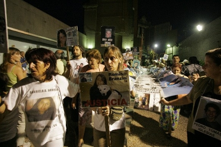John Travolta,Nicholas Cage,Contracara,cirugias esteticas,rostro,lipoaspiraciones,medicina,cirujanos,operaciones,Maria Reich,Nazca,lineas,calendario astronomico,Peru,dibujos,astronomia,geometria,Bernd Teichert,mapas,Ana María Cogorno,ovnis,misterios,Cristobal Colon,Hernando,Diego,catedral Sevillana,Cartuja Pickman,José Antonio Lorente,Granada,ADN;restos,Marcial Castro,antropologia,Republica Dominicana,www.egipto.com,Egipto,Keops,piramides,descubrimientos,Aton,Ankh,tumbas,sarcofacos,momias,embalsamamientos,Kefren,camaras secretas,Nefertiti,Amenofis,Nilo,inundaciones,Blade Runner,Ridley Scott, Richard Dawkins,Steven Pinker,Harrison Ford,Stephen Minger,Stanley Kubrick,Daryl Hanna,replicantes,androides,ciencia ficcion,Contactos,SHGb02+14a,proyecto SETI,Search for Extra Terrestial Intelligence,SETI@home,Robert Zemeckis,Jodie Foster,Dan Wertheimer,New Scientist,Arecibo,Puerto Rico,civilizaciones extraterrestres,Ma liberté de penser,Florent Pagny,Argentina,France,Patagonia,Argentine,Azucena Caamaño,Savoir aimer,artistes,musique,musica,CD,cantores,ventas,compras,ranking,Paparazzi,Isabel Sartorius,Borbon,Ortiz Patiño,Vallejo Najera,Entrecanales,Mora Figueroa,Antonio Montero,Sainz Vicuña,España,jet set,Mallorca,Ibiza,John Fitzgerald Kennedy,Lee Harvey Oswald,Vitaliy Fadeyev,Lawrence Berkeley,Carl Haber,Fidel Castro,Lyndon B. Johnson,Jackie,Onassis,Irma Roy,Carolina Papaleo,Osvaldo,diputada nacional,Congreso,Argentina,Raul Granillo Ocampo,politica,justicialismo,peronismo,cine,television,La Horqueta,San Isidro,que se vayan todos,diciembre 2001,2002,2003,2004,maria julia alsogaray,alvaros,,Roberto Martínez Medina,Maria Julia Alsogaray,Raúl Granillo Ocampo,Jorge Rodríguez,Víctor Alderete,Claudia Bello,Angel Massa,Alfredo Yabran,Mario Pontaquarto,Nestor Carlos Kirchner,Cristina Elizabeth Fernandez,corrupcion,senado,general rodriguez,anibal,fernandez,alberto,fernando de la rua,ines pertine,eduardo duhalde,hilda chiche gonzalez,2000,2001,2002,2003,2004,Museos,www.louvre.fr,Leonardo Da Vinci,Gioconda,Mona Lisa,Italia,Francia,France,inventos,Italy,renacimiento,historia,cuadros,links,images,postcards,photos,fotos,imagenes,postales,pictures,historia,arqueologia,descubrimientos,culturales,agenda,infodiario,diario accion,buenos aires,argentina,Diario Accion de General Rodriguez, politica, actualidad, noticias e informacion, personalidades e instituciones, policiales, galerias de fotos; historia de General Rodriguez, sus origenes, edificios, estancias, habitos y costumbres, anecdotas, comercios e industrias, los fundadores, antiguas instituciones, fotos e imagenes; suplementos especiales: la crisis politica, economica y social de la Argentina, los acontecimientos de Diciembre de 2001, articulos y entrevistas; Emigracion: toda la informacion destinada a aquellos que desean emigrar, radicarse o estudiar en el exterior, visas, pasaportes, consejos, guias, informacion util, links; Trueque: novedades e informacion, links, estructura del trueque; el casamiento de Maxima Zorreguieta y el principe Guillermo Alejandro de Holanda; Guerra de Afganistan: galeria de imagenes e informacion sobre la primera guerra del siglo XXI; la guerra de Irak, Bagdad, Georges W. Bush, Saddam Husseim, el atentado a las torres Gemelas de Nueva York, las twin towers, el 11-s, y descripcion del hecho que conmovio al mundo; Empleo: consultoras, clasificados, agencias de empleo, consejos e informacion util, curriculum vitae, como confeccionarlos, noticias de actualidad;
Los numeros de la crisis: Las consecuencias de la crisis politica, economica y social; estadisticas, pobreza, desnutricion, salud y asistencia; noticias regionales y provinciales, columnas y editoriales; informacion para negocios: pymes, links, empresas y negocios; Agenda Cultural con toda la informacion de cursos, universidades, talleres, escuelas y oportunidades, exposiciones de arte de la region; buscadores en Internet, Enlaces: links a los mejores sitios de educacion, cultura, arte, biografias, politica, interes general, web, Links del Diario Accion: RMS Titanic, su historia, su tragico viaje inaugural; historias, testimonios, documentos y articulos sobre el naufragio; links y sitios sobre el tema; la pelicula de Cameron, fotos e imagenes; suplementos especiales, Historia Argentina y de General Rodriguez, la llegada de la democracia en General Rodriguez, la asuncion de Juan Lumbreras como intendente en 1983, galeria de imagenes, sus palabras y los actos, su gabinete, festejos de la comunidad. Fundacion del pueblo de General Rodriguez, sus instituciones y personalidades relevantes, arquitectura y edificios, comercios e industrias, sus comienzos, estancias, inmigraciones italianas, españolas, vascas e irlandesas, anecdotas y efemerides, sus hombres ilustres, el Hospital Vicente Lopez y Planes, su fundacion por las Damas de Beneficencia, el hundimiento del crucero General Belgrano, testimonios de ex combatientes y tripulantes, su comandante Hector Elias Bonzo, fotos e imagenes, recuerdos y homenajes, historia de la familia Bonzo de General Rodriguez, entrevistas y articulos periodisticos. La guerra de Malvinas en el Atlantico Sur, el conflicto belico con Gran Bretaña de 1982, politicos relevantes, Benjamin Paez y Trueba, fotos antiguas de familias fundadoras, galerias de imagenes de pobladores, recorrida virtual por el antiguo General Rodriguez, el paso de la Infanta en 1910, historia de La Serenisima, la familia Mastellone, La Choza, Bernardo de Irigoyen, peronismo y radicalismo y muchisimo mas
