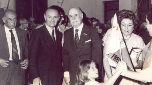 Diario Accion de General Rodriguez, politica, actualidad, noticias e informacion, personalidades e instituciones, policiales, galerias de fotos; historia de General Rodriguez, sus origenes, edificios, estancias, habitos y costumbres, anecdotas, comercios e industrias, los fundadores, antiguas instituciones, fotos e imagenes; suplementos especiales: la crisis politica, economica y social de la Argentina, los acontecimientos de Diciembre de 2001, articulos y entrevistas; Emigracion: toda la informacion destinada a aquellos que desean emigrar, radicarse o estudiar en el exterior, visas, pasaportes, consejos, guias, informacion util, links; Trueque: novedades e informacion, links, estructura del trueque; el casamiento de Maxima Zorreguieta y el principe Guillermo Alejandro de Holanda; Guerra de Afganistan: galeria de imagenes e informacion sobre la primera guerra del siglo XXI; la guerra de Irak, Bagdad, Georges W. Bush, Saddam Husseim, el atentado a las torres Gemelas de Nueva York, las twin towers, el 11-s, y descripcion del hecho que conmovio al mundo; los ultimos dias de Pompeya, Herculano; un argentino en el Titanic, galerias de fotos; Nefertiti, reina de Egipto; Luz Sosa de Godoy Cruz; el Graf Zeppelin, el Hindenburg y dirigibles; las islas Malvinas y la corte de Luis XV, Madame Du Barry, Pompadour, Luis XVI, Maria Antonieta, la Revolucion Francesa; John Fitzgerald Kennedy y Jacqueline en la Argentina; Empleo: consultoras, clasificados, agencias de empleo, consejos e informacion util, curriculum vitae, como confeccionarlos, noticias de actualidad; Los numeros de la crisis: Las consecuencias de la crisis politica, economica y social; estadisticas, pobreza, desnutricion, salud y asistencia; noticias regionales y provinciales, columnas y editoriales; informacion para negocios: pymes, links, empresas y negocios; Agenda Cultural con toda la informacion de cursos, universidades, talleres, escuelas y oportunidades, exposiciones de arte de la region; buscadores en Internet, Enlaces: links a los mejores sitios de educacion, cultura, arte, biografias, politica, interes general, web, Links del Diario Accion: RMS Titanic, su historia, su tragico viaje inaugural; historias, testimonios, documentos y articulos sobre el naufragio; links y sitios sobre el tema; la pelicula de Cameron, fotos e imagenes; suplementos especiales, Historia Argentina y de General Rodriguez, la llegada de la democracia en General Rodriguez, la asuncion de Juan Lumbreras como intendente en 1983, galeria de imagenes, sus palabras y los actos, su gabinete, festejos de la comunidad. Fundacion del pueblo de General Rodriguez, sus instituciones y personalidades relevantes, arquitectura y edificios, comercios e industrias, sus comienzos, estancias, inmigraciones italianas, españolas, vascas e irlandesas, anecdotas y efemerides, sus hombres ilustres, el Hospital Vicente Lopez y Planes, su fundacion por las Damas de Beneficencia, el hundimiento del crucero General Belgrano, testimonios de ex combatientes y tripulantes, su comandante Hector Elias Bonzo, fotos e imagenes, recuerdos y homenajes, historia de la familia Bonzo de General Rodriguez, entrevistas y articulos periodisticos. La guerra de Malvinas en el Atlantico Sur, el conflicto belico con Gran Bretaña de 1982, politicos relevantes, Benjamin Paez y Trueba, fotos antiguas de familias fundadoras, galerias de imagenes de pobladores, recorrida virtual por el antiguo General Rodriguez, el paso de la Infanta en 1910, historia de La Serenisima, la familia Mastellone, La Choza, Bernardo de Irigoyen, peronismo y radicalismo y muchisimo mas,Historia Argentina y de General Rodriguez, la llegada de la democracia en General Rodriguez, la asuncion de Juan Lumbreras como intendente en 1983, galeria de imagenes, sus palabras y los actos, su gabinete, festejos de la comunidad. Fundacion del pueblo de General Rodriguez, sus instituciones y personalidades relevantes, arquitectura y edificios, comercios e industrias, sus comienzos, estancias, inmigraciones italianas, españolas, vascas e irlandesas, anecdotas y efemerides, sus hombres ilustres, el Hospital Vicente Lopez y Planes, su fundacion por las Damas de Beneficencia, el hundimiento del crucero General Belgrano, testimonios de ex combatientes y tripulantes, su comandante Hector Elias Bonzo, fotos e imagenes, recuerdos y homenajes, historia de la familia Bonzo de General Rodriguez, entrevistas y articulos periodisticos. La guerra de Malvinas en el Atlantico Sur, el conflicto belico con Gran Bretaña de 1982, politicos relevantes, Benjamin Paez y Trueba, fotos antiuas de familias fundadoras, galerias de imagenes de pobladores, recorrida virtual por el antiguo General Rodriguez, el paso de la Infanta en 1910, historia de La Serenisima, la familia Mastellone, La Choza, Bernardo de Irigoyen, peronismo y radicalismo