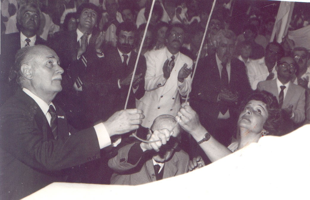 Diario Accion de General Rodriguez, politica, actualidad, noticias e informacion, personalidades e instituciones, policiales, galerias de fotos; historia de General Rodriguez, sus origenes, edificios, estancias, habitos y costumbres, anecdotas, comercios e industrias, los fundadores, antiguas instituciones, fotos e imagenes; suplementos especiales: la crisis politica, economica y social de la Argentina, los acontecimientos de Diciembre de 2001, articulos y entrevistas; Emigracion: toda la informacion destinada a aquellos que desean emigrar, radicarse o estudiar en el exterior, visas, pasaportes, consejos, guias, informacion util, links; Trueque: novedades e informacion, links, estructura del trueque; el casamiento de Maxima Zorreguieta y el principe Guillermo Alejandro de Holanda; Guerra de Afganistan: galeria de imagenes e informacion sobre la primera guerra del siglo XXI; la guerra de Irak, Bagdad, Georges W. Bush, Saddam Husseim, el atentado a las torres Gemelas de Nueva York, las twin towers, el 11-s, y descripcion del hecho que conmovio al mundo; los ultimos dias de Pompeya, Herculano; un argentino en el Titanic, galerias de fotos; Nefertiti, reina de Egipto; Luz Sosa de Godoy Cruz; el Graf Zeppelin, el Hindenburg y dirigibles; las islas Malvinas y la corte de Luis XV, Madame Du Barry, Pompadour, Luis XVI, Maria Antonieta, la Revolucion Francesa; John Fitzgerald Kennedy y Jacqueline en la Argentina; Empleo: consultoras, clasificados, agencias de empleo, consejos e informacion util, curriculum vitae, como confeccionarlos, noticias de actualidad; Los numeros de la crisis: Las consecuencias de la crisis politica, economica y social; estadisticas, pobreza, desnutricion, salud y asistencia; noticias regionales y provinciales, columnas y editoriales; informacion para negocios: pymes, links, empresas y negocios; Agenda Cultural con toda la informacion de cursos, universidades, talleres, escuelas y oportunidades, exposiciones de arte de la region; buscadores en Internet, Enlaces: links a los mejores sitios de educacion, cultura, arte, biografias, politica, interes general, web, Links del Diario Accion: RMS Titanic, su historia, su tragico viaje inaugural; historias, testimonios, documentos y articulos sobre el naufragio; links y sitios sobre el tema; la pelicula de Cameron, fotos e imagenes; suplementos especiales, Historia Argentina y de General Rodriguez, la llegada de la democracia en General Rodriguez, la asuncion de Juan Lumbreras como intendente en 1983, galeria de imagenes, sus palabras y los actos, su gabinete, festejos de la comunidad. Fundacion del pueblo de General Rodriguez, sus instituciones y personalidades relevantes, arquitectura y edificios, comercios e industrias, sus comienzos, estancias, inmigraciones italianas, españolas, vascas e irlandesas, anecdotas y efemerides, sus hombres ilustres, el Hospital Vicente Lopez y Planes, su fundacion por las Damas de Beneficencia, el hundimiento del crucero General Belgrano, testimonios de ex combatientes y tripulantes, su comandante Hector Elias Bonzo, fotos e imagenes, recuerdos y homenajes, historia de la familia Bonzo de General Rodriguez, entrevistas y articulos periodisticos. La guerra de Malvinas en el Atlantico Sur, el conflicto belico con Gran Bretaña de 1982, politicos relevantes, Benjamin Paez y Trueba, fotos antiguas de familias fundadoras, galerias de imagenes de pobladores, recorrida virtual por el antiguo General Rodriguez, el paso de la Infanta en 1910, historia de La Serenisima, la familia Mastellone, La Choza, Bernardo de Irigoyen, peronismo y radicalismo y muchisimo mas,Historia Argentina y de General Rodriguez, la llegada de la democracia en General Rodriguez, la asuncion de Juan Lumbreras como intendente en 1983, galeria de imagenes, sus palabras y los actos, su gabinete, festejos de la comunidad. Fundacion del pueblo de General Rodriguez, sus instituciones y personalidades relevantes, arquitectura y edificios, comercios e industrias, sus comienzos, estancias, inmigraciones italianas, españolas, vascas e irlandesas, anecdotas y efemerides, sus hombres ilustres, el Hospital Vicente Lopez y Planes, su fundacion por las Damas de Beneficencia, el hundimiento del crucero General Belgrano, testimonios de ex combatientes y tripulantes, su comandante Hector Elias Bonzo, fotos e imagenes, recuerdos y homenajes, historia de la familia Bonzo de General Rodriguez, entrevistas y articulos periodisticos. La guerra de Malvinas en el Atlantico Sur, el conflicto belico con Gran Bretaña de 1982, politicos relevantes, Benjamin Paez y Trueba, fotos antiuas de familias fundadoras, galerias de imagenes de pobladores, recorrida virtual por el antiguo General Rodriguez, el paso de la Infanta en 1910, historia de La Serenisima, la familia Mastellone, La Choza, Bernardo de Irigoyen, peronismo y radicalismo
