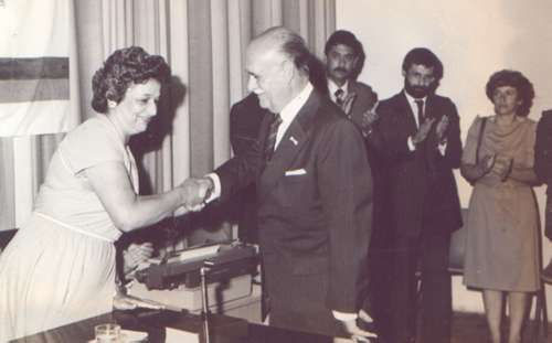 Diario Accion de General Rodriguez, politica, actualidad, noticias e informacion, personalidades e instituciones, policiales, galerias de fotos; historia de General Rodriguez, sus origenes, edificios, estancias, habitos y costumbres, anecdotas, comercios e industrias, los fundadores, antiguas instituciones, fotos e imagenes; suplementos especiales: la crisis politica, economica y social de la Argentina, los acontecimientos de Diciembre de 2001, articulos y entrevistas; Emigracion: toda la informacion destinada a aquellos que desean emigrar, radicarse o estudiar en el exterior, visas, pasaportes, consejos, guias, informacion util, links; Trueque: novedades e informacion, links, estructura del trueque; el casamiento de Maxima Zorreguieta y el principe Guillermo Alejandro de Holanda; Guerra de Afganistan: galeria de imagenes e informacion sobre la primera guerra del siglo XXI; la guerra de Irak, Bagdad, Georges W. Bush, Saddam Husseim, el atentado a las torres Gemelas de Nueva York, las twin towers, el 11-s, y descripcion del hecho que conmovio al mundo; los ultimos dias de Pompeya, Herculano; un argentino en el Titanic, galerias de fotos; Nefertiti, reina de Egipto; Luz Sosa de Godoy Cruz; el Graf Zeppelin, el Hindenburg y dirigibles; las islas Malvinas y la corte de Luis XV, Madame Du Barry, Pompadour, Luis XVI, Maria Antonieta, la Revolucion Francesa; John Fitzgerald Kennedy y Jacqueline en la Argentina; Empleo: consultoras, clasificados, agencias de empleo, consejos e informacion util, curriculum vitae, como confeccionarlos, noticias de actualidad; Los numeros de la crisis: Las consecuencias de la crisis politica, economica y social; estadisticas, pobreza, desnutricion, salud y asistencia; noticias regionales y provinciales, columnas y editoriales; informacion para negocios: pymes, links, empresas y negocios; Agenda Cultural con toda la informacion de cursos, universidades, talleres, escuelas y oportunidades, exposiciones de arte de la region; buscadores en Internet, Enlaces: links a los mejores sitios de educacion, cultura, arte, biografias, politica, interes general, web, Links del Diario Accion: RMS Titanic, su historia, su tragico viaje inaugural; historias, testimonios, documentos y articulos sobre el naufragio; links y sitios sobre el tema; la pelicula de Cameron, fotos e imagenes; suplementos especiales, Historia Argentina y de General Rodriguez, la llegada de la democracia en General Rodriguez, la asuncion de Juan Lumbreras como intendente en 1983, galeria de imagenes, sus palabras y los actos, su gabinete, festejos de la comunidad. Fundacion del pueblo de General Rodriguez, sus instituciones y personalidades relevantes, arquitectura y edificios, comercios e industrias, sus comienzos, estancias, inmigraciones italianas, españolas, vascas e irlandesas, anecdotas y efemerides, sus hombres ilustres, el Hospital Vicente Lopez y Planes, su fundacion por las Damas de Beneficencia, el hundimiento del crucero General Belgrano, testimonios de ex combatientes y tripulantes, su comandante Hector Elias Bonzo, fotos e imagenes, recuerdos y homenajes, historia de la familia Bonzo de General Rodriguez, entrevistas y articulos periodisticos. La guerra de Malvinas en el Atlantico Sur, el conflicto belico con Gran Bretaña de 1982, politicos relevantes, Benjamin Paez y Trueba, fotos antiguas de familias fundadoras, galerias de imagenes de pobladores, recorrida virtual por el antiguo General Rodriguez, el paso de la Infanta en 1910, historia de La Serenisima, la familia Mastellone, La Choza, Bernardo de Irigoyen, peronismo y radicalismo y muchisimo mas,Historia Argentina y de General Rodriguez, la llegada de la democracia en General Rodriguez, la asuncion de Juan Lumbreras como intendente en 1983, galeria de imagenes, sus palabras y los actos, su gabinete, festejos de la comunidad. Fundacion del pueblo de General Rodriguez, sus instituciones y personalidades relevantes, arquitectura y edificios, comercios e industrias, sus comienzos, estancias, inmigraciones italianas, españolas, vascas e irlandesas, anecdotas y efemerides, sus hombres ilustres, el Hospital Vicente Lopez y Planes, su fundacion por las Damas de Beneficencia, el hundimiento del crucero General Belgrano, testimonios de ex combatientes y tripulantes, su comandante Hector Elias Bonzo, fotos e imagenes, recuerdos y homenajes, historia de la familia Bonzo de General Rodriguez, entrevistas y articulos periodisticos. La guerra de Malvinas en el Atlantico Sur, el conflicto belico con Gran Bretaña de 1982, politicos relevantes, Benjamin Paez y Trueba, fotos antiuas de familias fundadoras, galerias de imagenes de pobladores, recorrida virtual por el antiguo General Rodriguez, el paso de la Infanta en 1910, historia de La Serenisima, la familia Mastellone, La Choza, Bernardo de Irigoyen, peronismo y radicalismo