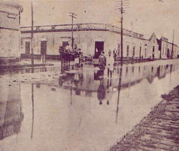 Diario Accion de General Rodriguez, politica, actualidad, noticias e informacion, personalidades e instituciones, policiales, galerias de fotos; historia de General Rodriguez, sus origenes, edificios, estancias, habitos y costumbres, anecdotas, comercios e industrias, los fundadores, antiguas instituciones, fotos e imagenes; suplementos especiales: la crisis politica, economica y social de la Argentina, los acontecimientos de Diciembre de 2001, articulos y entrevistas; Emigracion: toda la informacion destinada a aquellos que desean emigrar, radicarse o estudiar en el exterior, visas, pasaportes, consejos, guias, informacion util, links; Trueque: novedades e informacion, links, estructura del trueque; el casamiento de Maxima Zorreguieta y el principe Guillermo Alejandro de Holanda; Guerra de Afganistan: galeria de imagenes e informacion sobre la primera guerra del siglo XXI; el atentado a las torres Gemelas de Nueva York y dscripcion del hecho que conmovio al mundo; Empleo: consultoras, clasificados, agencias de empleo, consejos e informacion util, curriculum vitae, como confeccionarlos, noticias de actualidad; 
Los numeros de la crisis: Las consecuencias de la crisis politica, economica y social; estadisticas, pobreza, desnutricion, salud y asistencia; noticias regionales y provinciales, columnas y editoriales; informacion para negocios: pymes, links, empresas y negocios; Agenda Cultural con toda la informacion de cursos, universidades, talleres, escuelas y oportunidades, exposiciones de arte de la region; buscadores en Internet, Enlaces: links a los mejores sitios de educacion, cultura, arte, biografias, politica, interes general, web, Links del Diario Accion: RMS Titanic, su historia, su tragico viaje inaugural; historias, testimonios, documentos y articulos sobre el naufragio; links y sitios sobre el tema; la pelicula de Cameron, fotos e imagenes; suplementos especiales y muchisimo mas