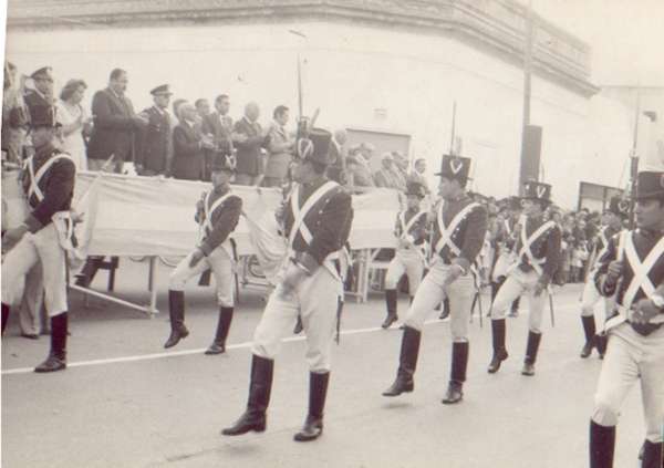 Diario Accion de General Rodriguez, politica, actualidad, noticias e informacion, personalidades e instituciones, policiales, galerias de fotos; historia de General Rodriguez, sus origenes, edificios, estancias, habitos y costumbres, anecdotas, comercios e industrias, los fundadores, antiguas instituciones, fotos e imagenes; suplementos especiales: la crisis politica, economica y social de la Argentina, los acontecimientos de Diciembre de 2001, articulos y entrevistas; Emigracion: toda la informacion destinada a aquellos que desean emigrar, radicarse o estudiar en el exterior, visas, pasaportes, consejos, guias, informacion util, links; Trueque: novedades e informacion, links, estructura del trueque; el casamiento de Maxima Zorreguieta y el principe Guillermo Alejandro de Holanda; Guerra de Afganistan: galeria de imagenes e informacion sobre la primera guerra del siglo XXI; el atentado a las torres Gemelas de Nueva York y dscripcion del hecho que conmovio al mundo; Empleo: consultoras, clasificados, agencias de empleo, consejos e informacion util, curriculum vitae, como confeccionarlos, noticias de actualidad; 
Los numeros de la crisis: Las consecuencias de la crisis politica, economica y social; estadisticas, pobreza, desnutricion, salud y asistencia; noticias regionales y provinciales, columnas y editoriales; informacion para negocios: pymes, links, empresas y negocios; Agenda Cultural con toda la informacion de cursos, universidades, talleres, escuelas y oportunidades, exposiciones de arte de la region; buscadores en Internet, Enlaces: links a los mejores sitios de educacion, cultura, arte, biografias, politica, interes general, web, Links del Diario Accion: RMS Titanic, su historia, su tragico viaje inaugural; historias, testimonios, documentos y articulos sobre el naufragio; links y sitios sobre el tema; la pelicula de Cameron, fotos e imagenes; suplementos especiales y muchisimo mas