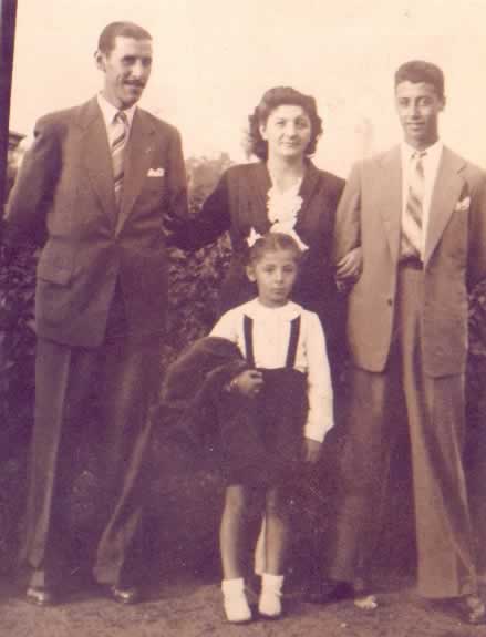 Diario Accion de General Rodriguez, politica, actualidad, noticias e informacion, personalidades e instituciones, policiales, galerias de fotos; historia de General Rodriguez, sus origenes, edificios, estancias, habitos y costumbres, anecdotas, comercios e industrias, los fundadores, antiguas instituciones, fotos e imagenes; suplementos especiales: la crisis politica, economica y social de la Argentina, los acontecimientos de Diciembre de 2001, articulos y entrevistas; Emigracion: toda la informacion destinada a aquellos que desean emigrar, radicarse o estudiar en el exterior, visas, pasaportes, consejos, guias, informacion util, links; Trueque: novedades e informacion, links, estructura del trueque; el casamiento de Maxima Zorreguieta y el principe Guillermo Alejandro de Holanda; Guerra de Afganistan: galeria de imagenes e informacion sobre la primera guerra del siglo XXI; la guerra de Irak, Bagdad, Georges W. Bush, Saddam Husseim, el atentado a las torres Gemelas de Nueva York, las twin towers, el 11-s, y descripcion del hecho que conmovio al mundo; los ultimos dias de Pompeya, Herculano; un argentino en el Titanic, galerias de fotos; Nefertiti, reina de Egipto; Luz Sosa de Godoy Cruz; el Graf Zeppelin, el Hindenburg y dirigibles; las islas Malvinas y la corte de Luis XV, Madame Du Barry, Pompadour, Luis XVI, Maria Antonieta, la Revolucion Francesa; John Fitzgerald Kennedy y Jacqueline en la Argentina; Empleo: consultoras, clasificados, agencias de empleo, consejos e informacion util, curriculum vitae, como confeccionarlos, noticias de actualidad; Los numeros de la crisis: Las consecuencias de la crisis politica, economica y social; estadisticas, pobreza, desnutricion, salud y asistencia; noticias regionales y provinciales, columnas y editoriales; informacion para negocios: pymes, links, empresas y negocios; Agenda Cultural con toda la informacion de cursos, universidades, talleres, escuelas y oportunidades, exposiciones de arte de la region; buscadores en Internet, Enlaces: links a los mejores sitios de educacion, cultura, arte, biografias, politica, interes general, web, Links del Diario Accion: RMS Titanic, su historia, su tragico viaje inaugural; historias, testimonios, documentos y articulos sobre el naufragio; links y sitios sobre el tema; la pelicula de Cameron, fotos e imagenes; suplementos especiales, Historia Argentina y de General Rodriguez, la llegada de la democracia en General Rodriguez, la asuncion de Juan Lumbreras como intendente en 1983, galeria de imagenes, sus palabras y los actos, su gabinete, festejos de la comunidad. Fundacion del pueblo de General Rodriguez, sus instituciones y personalidades relevantes, arquitectura y edificios, comercios e industrias, sus comienzos, estancias, inmigraciones italianas, españolas, vascas e irlandesas, anecdotas y efemerides, sus hombres ilustres, el Hospital Vicente Lopez y Planes, su fundacion por las Damas de Beneficencia, el hundimiento del crucero General Belgrano, testimonios de ex combatientes y tripulantes, su comandante Hector Elias Bonzo, fotos e imagenes, recuerdos y homenajes, historia de la familia Bonzo de General Rodriguez, entrevistas y articulos periodisticos. La guerra de Malvinas en el Atlantico Sur, el conflicto belico con Gran Bretaña de 1982, politicos relevantes, Benjamin Paez y Trueba, fotos antiguas de familias fundadoras, galerias de imagenes de pobladores, recorrida virtual por el antiguo General Rodriguez, el paso de la Infanta en 1910, historia de La Serenisima, la familia Mastellone, La Choza, Bernardo de Irigoyen, peronismo y radicalismo y muchisimo mas