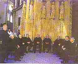 Los miembros del Tribunal no poseen formacin jurdica, 
pero conocen perfectamente las ordenanzas que regulan el sistema de riego de la huerta, 
desde hace siglos. 