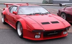 Coche de gran potencia sin demasiadas complicaciones, el Pantera era una atractiva amalgama entre el encanto italiano y la solidez industrial de Detroit. Lanzado en 1971 y vendido en los Estados Unidos.