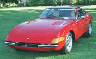 Presentado en el Salón Internacional de París de 1968 como Ferrari 365 GTB/4, de inmediato fue llamado “Daytona” por la prensa especializada en homenaje al gran triunfo logrado ese mismo año en la famosa carrera norteamericana de 24 horas.