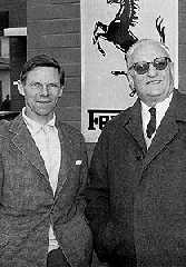 Paul Frre y Enzo Ferrari a las puertas de la fabrica de Maranello en 1962. 