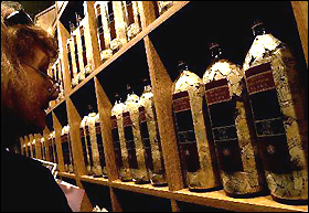 Sociedad Argentina: Galerias de personalidades relevantes de la Argentina en los ambitos culturales, artisticos, empresariales, deportivos y religiosos, Relaciones Exteriores Argentinas, embajadas y embajadores, mundo diplomatico, consulados, articulos y entrevistas, personalidades y hechos relevantes, informacion y noticias, agenda y links - Sociedad Argentina, polo, visitas ilustres, galeria, Zona Norte, exposiciones y decoracion, Arte BA, Casa FOA, pintura y escultura, hogar, empresas, negocios y empresarios, consumo, habitos y costumbres, temporada lirica y Teatro Colon, Historia Argentina: Imagenes y fotos, el Centenario, la belle epoque, los años veinte y las decadas del treinta y cuarenta, el peronismo, Eva Peron y Juan Domingo Peron; arquitectura, palacios y estancias, personalidades y hechos relevantes; anecdotas, habitos y costumbres, las grandes tiendas, comercios e industrias; presidentes, politicos, funcionarios y personalidades de los ambientes cultural, artistico, economico, religioso, deportivo y cientifico; documentos y testimonios; el Jockey Club; Argentina y la politica exterior, su insercion en el mundo; Grandes familias argentinas: Los Alvear, Alzaga y Anchorena, los Pueyrredon, Ramos Mejia, Bullrich, Martinez de Hoz, Bunge, Lezica, Zapiola, etc. sus origenes, estancias, palacios y fortunas, sus miembros mas destacados en la historia del pais.