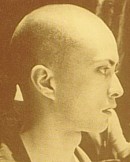 Grandes familias argentinas: Los Lynch, sus origenes, fortuna y personalidades en la Historia Argentina, Ernesto Guevara de la Serna, Benito y Marta Lynch, los Alvear, sus origenes y fortuna, sus miembros mas relevantes: Carlos de Alvear, Torcuato y Marcelo T. de Alvear, Regina Pacini, Josefina de Alvear de Errazuriz; estancias y palacios; Los Anchorena, sus origenes y fortuna, miembros relevantes, Tomas y Nicolas, Fabian, Aaron y Joaquin de Anchorena, sus palacios, estancias y propiedades, el Palacio San Martin y el Palacio Paz; Los Alzaga, origenes y fortuna, Martin, Rolo, Macoco de Alzaga Unzue, Felicitas Guerrero de Alzaga, su fortuna y tragica muerte, la iglesia de Santa Felicitas en el barrio de Barracas de Buenos Aires, su restauracion; su vida en el documental de Alexis Puig, su leyenda a traves del fantasma que, segun vecinos del lugar, recorre la iglesia. Sociedad Argentina: Galerias de personalidades relevantes de la Argentina en los ambitos culturales, artisticos, empresariales, deportivos y religiosos, Relaciones Exteriores Argentinas, embajadas y embajadores, mundo diplomatico, consulados, articulos y entrevistas, personalidades y hechos relevantes, informacion y noticias, agenda y links - Sociedad Argentina, polo, visitas ilustres, galeria, Zona Norte, empresas, negocios y empresarios, consumo, habitos y costumbres, temporada lirica y Teatro Colon, Historia Argentina: Imagenes y fotos, el Centenario, la belle epoque, los años veinte y las decadas del treinta y cuarenta, el peronismo, Eva Peron y Juan Domingo Peron; arquitectura, palacios y estancias, personalidades y hechos relevantes; anecdotas, habitos y costumbres, las grandes tiendas, comercios e industrias; presidentes, politicos, funcionarios y personalidades de los ambientes cultural, artistico, economico, religioso, deportivo y cientifico; documentos y testimonios; el Jockey Club; Argentina y la politica exterior, su insercion en el mundo; Grandes familias argentinas: Los Alvear, Alzaga y Anchorena, los Pueyrredon, Ramos Mejia, Bullrich, Martinez de Hoz, Bunge, Lezica, Zapiola, etc. sus origenes, estancias, palacios y fortunas, sus miembros mas destacados en la historia del pais.
