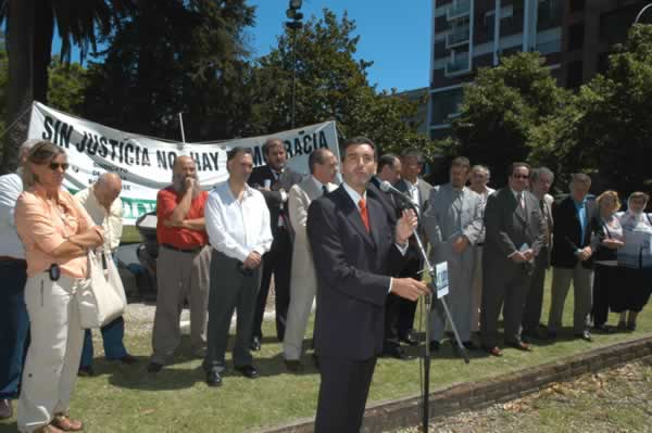 Diario Accion de General Rodriguez, politica, actualidad, noticias e informacion, personalidades e instituciones, policiales, galerias de fotos; historia de General Rodriguez, sus origenes, edificios, estancias, habitos y costumbres, anecdotas, comercios e industrias, los fundadores, antiguas instituciones, fotos e imagenes; suplementos especiales: la crisis politica, economica y social de la Argentina, los acontecimientos de Diciembre de 2001, articulos y entrevistas; Emigracion: toda la informacion destinada a aquellos que desean emigrar, radicarse o estudiar en el exterior, visas, pasaportes, consejos, guias, informacion util, links; Trueque: novedades e informacion, links, estructura del trueque; el casamiento de Maxima Zorreguieta y el principe Guillermo Alejandro de Holanda; Guerra de Afganistan: galeria de imagenes e informacion sobre la primera guerra del siglo XXI; la guerra de Irak, Bagdad, Georges W. Bush, Saddam Husseim, el atentado a las torres Gemelas de Nueva York, las twin towers, el 11-s, y descripcion del hecho que conmovio al mundo; los ultimos dias de Pompeya, Herculano; un argentino en el Titanic, galerias de fotos; Nefertiti, reina de Egipto; Luz Sosa de Godoy Cruz; el Graf Zeppelin, el Hindenburg y dirigibles; las islas Malvinas y la corte de Luis XV, Madame Du Barry, Pompadour, Luis XVI, Maria Antonieta, la Revolucion Francesa; Empleo: consultoras, clasificados, agencias de empleo, consejos e informacion util, curriculum vitae, como confeccionarlos, noticias de actualidad; Los numeros de la crisis: Las consecuencias de la crisis politica, economica y social; estadisticas, pobreza, desnutricion, salud y asistencia; noticias regionales y provinciales, columnas y editoriales; informacion para negocios: pymes, links, empresas y negocios; Agenda Cultural con toda la informacion de cursos, universidades, talleres, escuelas y oportunidades, exposiciones de arte de la region; buscadores en Internet, Enlaces: links a los mejores sitios de educacion, cultura, arte, biografias, politica, interes general, web, Links del Diario Accion: RMS Titanic, su historia, su tragico viaje inaugural; historias, testimonios, documentos y articulos sobre el naufragio; links y sitios sobre el tema; la pelicula de Cameron, fotos e imagenes; suplementos especiales, Historia Argentina y de General Rodriguez, la llegada de la democracia en General Rodriguez, la asuncion de Juan Lumbreras como intendente en 1983, galeria de imagenes, sus palabras y los actos, su gabinete, festejos de la comunidad. Fundacion del pueblo de General Rodriguez, sus instituciones y personalidades relevantes, arquitectura y edificios, comercios e industrias, sus comienzos, estancias, inmigraciones italianas, españolas, vascas e irlandesas, anecdotas y efemerides, sus hombres ilustres, el Hospital Vicente Lopez y Planes, su fundacion por las Damas de Beneficencia, el hundimiento del crucero General Belgrano, testimonios de ex combatientes y tripulantes, su comandante Hector Elias Bonzo, fotos e imagenes, recuerdos y homenajes, historia de la familia Bonzo de General Rodriguez, entrevistas y articulos periodisticos. La guerra de Malvinas en el Atlantico Sur, el conflicto belico con Gran Bretaña de 1982, politicos relevantes, Benjamin Paez y Trueba, fotos antiguas de familias fundadoras, galerias de imagenes de pobladores, recorrida virtual por el antiguo General Rodriguez, el paso de la Infanta en 1910, historia de La Serenisima, la familia Mastellone, La Choza, Bernardo de Irigoyen, peronismo y radicalismo y muchisimo mas
