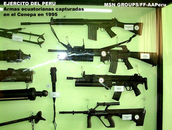 Mas armas capturadas a los soldados ecuatorianos en todos los campos de batalla del Alto Cenepa y que constituyen verdaderos trofeos de guerra que demuestran no solo el valor sino la invencibilidad de los soldados del Ejrcito del Per
