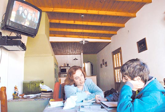 Maria Reich,Nazca,lineas,calendario astronomico,Peru,dibujos,astronomia,geometria,Bernd Teichert,mapas,Ana María Cogorno,ovnis,misterios,Cristobal Colon,Hernando,Diego,catedral Sevillana,Cartuja Pickman,José Antonio Lorente,Granada,ADN;restos,Marcial Castro,antropologia,Republica Dominicana,www.egipto.com,Egipto,Keops,piramides,descubrimientos,Aton,Ankh,tumbas,sarcofacos,momias,embalsamamientos,Kefren,camaras secretas,Nefertiti,Amenofis,Nilo,inundaciones,Blade Runner,Ridley Scott, Richard Dawkins,Steven Pinker,Harrison Ford,Stephen Minger,Stanley Kubrick,Daryl Hanna,replicantes,androides,ciencia ficcion,Contactos,SHGb02+14a,proyecto SETI,Search for Extra Terrestial Intelligence,SETI@home,Robert Zemeckis,Jodie Foster,Dan Wertheimer,New Scientist,Arecibo,Puerto Rico,civilizaciones extraterrestres,Ma liberté de penser,Florent Pagny,Argentina,France,Patagonia,Argentine,Azucena Caamaño,Savoir aimer,artistes,musique,musica,CD,cantores,ventas,compras,ranking,Paparazzi,Isabel Sartorius,Borbon,Ortiz Patiño,Vallejo Najera,Entrecanales,Mora Figueroa,Antonio Montero,Sainz Vicuña,España,jet set,Mallorca,Ibiza,John Fitzgerald Kennedy,Lee Harvey Oswald,Vitaliy Fadeyev,Lawrence Berkeley,Carl Haber,Fidel Castro,Lyndon B. Johnson,Jackie,Onassis,Irma Roy,Carolina Papaleo,Osvaldo,diputada nacional,Congreso,Argentina,Raul Granillo Ocampo,politica,justicialismo,peronismo,cine,television,La Horqueta,San Isidro,que se vayan todos,diciembre 2001,2002,2003,2004,maria julia alsogaray,alvaros,,Roberto Martínez Medina,Maria Julia Alsogaray,Raúl Granillo Ocampo,Jorge Rodríguez,Víctor Alderete,Claudia Bello,Angel Massa,Alfredo Yabran,Mario Pontaquarto,Nestor Carlos Kirchner,Cristina Elizabeth Fernandez,corrupcion,senado,general rodriguez,anibal,fernandez,alberto,fernando de la rua,ines pertine,eduardo duhalde,hilda chiche gonzalez,2000,2001,2002,2003,2004,Museos,www.louvre.fr,Leonardo Da Vinci,Gioconda,Mona Lisa,Italia,Francia,France,inventos,Italy,renacimiento,historia,cuadros,links,images,postcards,photos,fotos,imagenes,postales,pictures,historia,arqueologia,descubrimientos,culturales,agenda,infodiario,diario accion,buenos aires,argentina,Diario Accion de General Rodriguez, politica, actualidad, noticias e informacion, personalidades e instituciones, policiales, galerias de fotos; historia de General Rodriguez, sus origenes, edificios, estancias, habitos y costumbres, anecdotas, comercios e industrias, los fundadores, antiguas instituciones, fotos e imagenes; suplementos especiales: la crisis politica, economica y social de la Argentina, los acontecimientos de Diciembre de 2001, articulos y entrevistas; Emigracion: toda la informacion destinada a aquellos que desean emigrar, radicarse o estudiar en el exterior, visas, pasaportes, consejos, guias, informacion util, links; Trueque: novedades e informacion, links, estructura del trueque; el casamiento de Maxima Zorreguieta y el principe Guillermo Alejandro de Holanda; Guerra de Afganistan: galeria de imagenes e informacion sobre la primera guerra del siglo XXI; la guerra de Irak, Bagdad, Georges W. Bush, Saddam Husseim, el atentado a las torres Gemelas de Nueva York, las twin towers, el 11-s, y descripcion del hecho que conmovio al mundo; Empleo: consultoras, clasificados, agencias de empleo, consejos e informacion util, curriculum vitae, como confeccionarlos, noticias de actualidad; 
Los numeros de la crisis: Las consecuencias de la crisis politica, economica y social; estadisticas, pobreza, desnutricion, salud y asistencia; noticias regionales y provinciales, columnas y editoriales; informacion para negocios: pymes, links, empresas y negocios; Agenda Cultural con toda la informacion de cursos, universidades, talleres, escuelas y oportunidades, exposiciones de arte de la region; buscadores en Internet, Enlaces: links a los mejores sitios de educacion, cultura, arte, biografias, politica, interes general, web, Links del Diario Accion: RMS Titanic, su historia, su tragico viaje inaugural; historias, testimonios, documentos y articulos sobre el naufragio; links y sitios sobre el tema; la pelicula de Cameron, fotos e imagenes; suplementos especiales, Historia Argentina y de General Rodriguez, la llegada de la democracia en General Rodriguez, la asuncion de Juan Lumbreras como intendente en 1983, galeria de imagenes, sus palabras y los actos, su gabinete, festejos de la comunidad. Fundacion del pueblo de General Rodriguez, sus instituciones y personalidades relevantes, arquitectura y edificios, comercios e industrias, sus comienzos, estancias, inmigraciones italianas, españolas, vascas e irlandesas, anecdotas y efemerides, sus hombres ilustres, el Hospital Vicente Lopez y Planes, su fundacion por las Damas de Beneficencia, el hundimiento del crucero General Belgrano, testimonios de ex combatientes y tripulantes, su comandante Hector Elias Bonzo, fotos e imagenes, recuerdos y homenajes, historia de la familia Bonzo de General Rodriguez, entrevistas y articulos periodisticos. La guerra de Malvinas en el Atlantico Sur, el conflicto belico con Gran Bretaña de 1982, politicos relevantes, Benjamin Paez y Trueba, fotos antiguas de familias fundadoras, galerias de imagenes de pobladores, recorrida virtual por el antiguo General Rodriguez, el paso de la Infanta en 1910, historia de La Serenisima, la familia Mastellone, La Choza, Bernardo de Irigoyen, peronismo y radicalismo y muchisimo mas