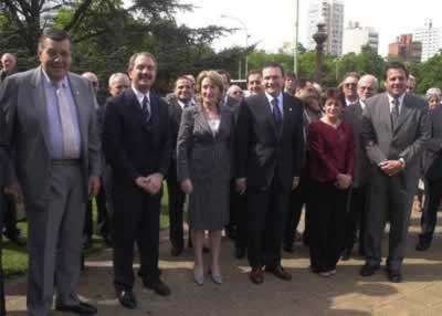 John Travolta,Nicholas Cage,Contracara,cirugias esteticas,rostro,lipoaspiraciones,medicina,cirujanos,operaciones,Maria Reich,Nazca,lineas,calendario astronomico,Peru,dibujos,astronomia,geometria,Bernd Teichert,mapas,Ana María Cogorno,ovnis,misterios,Cristobal Colon,Hernando,Diego,catedral Sevillana,Cartuja Pickman,José Antonio Lorente,Granada,ADN;restos,Marcial Castro,antropologia,Republica Dominicana,www.egipto.com,Egipto,Keops,piramides,descubrimientos,Aton,Ankh,tumbas,sarcofacos,momias,embalsamamientos,Kefren,camaras secretas,Nefertiti,Amenofis,Nilo,inundaciones,Blade Runner,Ridley Scott, Richard Dawkins,Steven Pinker,Harrison Ford,Stephen Minger,Stanley Kubrick,Daryl Hanna,replicantes,androides,ciencia ficcion,Contactos,SHGb02+14a,proyecto SETI,Search for Extra Terrestial Intelligence,SETI@home,Robert Zemeckis,Jodie Foster,Dan Wertheimer,New Scientist,Arecibo,Puerto Rico,civilizaciones extraterrestres,Ma liberté de penser,Florent Pagny,Argentina,France,Patagonia,Argentine,Azucena Caamaño,Savoir aimer,artistes,musique,musica,CD,cantores,ventas,compras,ranking,Paparazzi,Isabel Sartorius,Borbon,Ortiz Patiño,Vallejo Najera,Entrecanales,Mora Figueroa,Antonio Montero,Sainz Vicuña,España,jet set,Mallorca,Ibiza,John Fitzgerald Kennedy,Lee Harvey Oswald,Vitaliy Fadeyev,Lawrence Berkeley,Carl Haber,Fidel Castro,Lyndon B. Johnson,Jackie,Onassis,Irma Roy,Carolina Papaleo,Osvaldo,diputada nacional,Congreso,Argentina,Raul Granillo Ocampo,politica,justicialismo,peronismo,cine,television,La Horqueta,San Isidro,que se vayan todos,diciembre 2001,2002,2003,2004,maria julia alsogaray,alvaros,,Roberto Martínez Medina,Maria Julia Alsogaray,Raúl Granillo Ocampo,Jorge Rodríguez,Víctor Alderete,Claudia Bello,Angel Massa,Alfredo Yabran,Mario Pontaquarto,Nestor Carlos Kirchner,Cristina Elizabeth Fernandez,corrupcion,senado,general rodriguez,anibal,fernandez,alberto,fernando de la rua,ines pertine,eduardo duhalde,hilda chiche gonzalez,2000,2001,2002,2003,2004,Museos,www.louvre.fr,Leonardo Da Vinci,Gioconda,Mona Lisa,Italia,Francia,France,inventos,Italy,renacimiento,historia,cuadros,links,images,postcards,photos,fotos,imagenes,postales,pictures,historia,arqueologia,descubrimientos,culturales,agenda,infodiario,diario accion,buenos aires,argentina,Diario Accion de General Rodriguez, politica, actualidad, noticias e informacion, personalidades e instituciones, policiales, galerias de fotos; historia de General Rodriguez, sus origenes, edificios, estancias, habitos y costumbres, anecdotas, comercios e industrias, los fundadores, antiguas instituciones, fotos e imagenes; suplementos especiales: la crisis politica, economica y social de la Argentina, los acontecimientos de Diciembre de 2001, articulos y entrevistas; Emigracion: toda la informacion destinada a aquellos que desean emigrar, radicarse o estudiar en el exterior, visas, pasaportes, consejos, guias, informacion util, links; Trueque: novedades e informacion, links, estructura del trueque; el casamiento de Maxima Zorreguieta y el principe Guillermo Alejandro de Holanda; Guerra de Afganistan: galeria de imagenes e informacion sobre la primera guerra del siglo XXI; la guerra de Irak, Bagdad, Georges W. Bush, Saddam Husseim, el atentado a las torres Gemelas de Nueva York, las twin towers, el 11-s, y descripcion del hecho que conmovio al mundo; Empleo: consultoras, clasificados, agencias de empleo, consejos e informacion util, curriculum vitae, como confeccionarlos, noticias de actualidad; 
Los numeros de la crisis: Las consecuencias de la crisis politica, economica y social; estadisticas, pobreza, desnutricion, salud y asistencia; noticias regionales y provinciales, columnas y editoriales; informacion para negocios: pymes, links, empresas y negocios; Agenda Cultural con toda la informacion de cursos, universidades, talleres, escuelas y oportunidades, exposiciones de arte de la region; buscadores en Internet, Enlaces: links a los mejores sitios de educacion, cultura, arte, biografias, politica, interes general, web, Links del Diario Accion: RMS Titanic, su historia, su tragico viaje inaugural; historias, testimonios, documentos y articulos sobre el naufragio; links y sitios sobre el tema; la pelicula de Cameron, fotos e imagenes; suplementos especiales, Historia Argentina y de General Rodriguez, la llegada de la democracia en General Rodriguez, la asuncion de Juan Lumbreras como intendente en 1983, galeria de imagenes, sus palabras y los actos, su gabinete, festejos de la comunidad. Fundacion del pueblo de General Rodriguez, sus instituciones y personalidades relevantes, arquitectura y edificios, comercios e industrias, sus comienzos, estancias, inmigraciones italianas, españolas, vascas e irlandesas, anecdotas y efemerides, sus hombres ilustres, el Hospital Vicente Lopez y Planes, su fundacion por las Damas de Beneficencia, el hundimiento del crucero General Belgrano, testimonios de ex combatientes y tripulantes, su comandante Hector Elias Bonzo, fotos e imagenes, recuerdos y homenajes, historia de la familia Bonzo de General Rodriguez, entrevistas y articulos periodisticos. La guerra de Malvinas en el Atlantico Sur, el conflicto belico con Gran Bretaña de 1982, politicos relevantes, Benjamin Paez y Trueba, fotos antiguas de familias fundadoras, galerias de imagenes de pobladores, recorrida virtual por el antiguo General Rodriguez, el paso de la Infanta en 1910, historia de La Serenisima, la familia Mastellone, La Choza, Bernardo de Irigoyen, peronismo y radicalismo y muchisimo mas