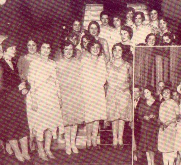 Sociedad Argentina, Galerias de personalidades relevantes de la Argentina en los ambitos culturales, artisticos, empresariales, deportivos y religiosos, Relaciones Exteriores Argentinas, embajadas y embajadores, mundo diplomatico, consulados, articulos y entrevistas, personalidades y hechos relevantes, informacion y noticias, agenda y links - Sociedad Argentina, polo, visitas ilustres, galeria, Zona Norte, empresas, negocios y empresarios, consumo, habitos y costumbres, temporada lirica y Teatro Colon, Historia Argentina: Imagenes y fotos, el Centenario, la belle epoque, los años veinte y las decadas del treinta y cuarenta, el peronismo, Eva Peron y Juan Domingo Peron; arquitectura, palacios y estancias, personalidades y hechos relevantes; anecdotas, habitos y costumbres, las grandes tiendas, comercios e industrias; presidentes, politicos, funcionarios y personalidades de los ambientes cultural, artistico, economico, religioso, deportivo y cientifico; documentos y testimonios; el Jockey Club; Argentina y la politica exterior, su insercion en el mundo; Grandes familias argentinas: Los Alvear, Alzaga y Anchorena, los Pueyrredon, Ramos Mejia, Bullrich, Martinez de Hoz, Bunge, Lezica, Zapiola, etc. sus origenes, estancias, palacios y fortunas, sus miembros mas destacados en la historia del pais.