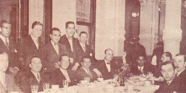 Sociedad Argentina, Galerias de personalidades relevantes de la Argentina en los ambitos culturales, artisticos, empresariales, deportivos y religiosos, Relaciones Exteriores Argentinas, embajadas y embajadores, mundo diplomatico, consulados, articulos y entrevistas, personalidades y hechos relevantes, informacion y noticias, agenda y links - Sociedad Argentina, polo, visitas ilustres, galeria, Zona Norte, empresas, negocios y empresarios, consumo, habitos y costumbres, temporada lirica y Teatro Colon, Historia Argentina: Imagenes y fotos, el Centenario, la belle epoque, los años veinte y las decadas del treinta y cuarenta, el peronismo, Eva Peron y Juan Domingo Peron; arquitectura, palacios y estancias, personalidades y hechos relevantes; anecdotas, habitos y costumbres, las grandes tiendas, comercios e industrias; presidentes, politicos, funcionarios y personalidades de los ambientes cultural, artistico, economico, religioso, deportivo y cientifico; documentos y testimonios; el Jockey Club; Argentina y la politica exterior, su insercion en el mundo; Grandes familias argentinas: Los Alvear, Alzaga y Anchorena, los Pueyrredon, Ramos Mejia, Bullrich, Martinez de Hoz, Bunge, Lezica, Zapiola, etc. sus origenes, estancias, palacios y fortunas, sus miembros mas destacados en la historia del pais.