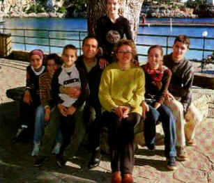FamiliaInterviu.bmp (243066 bytes)