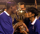 Recibiendo la Copa de Naciones - La prensa