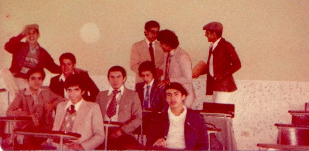 ::.. Rudy - Francisco - Miguel - Biby - Ricardo - Juan Carlos - Quiroz - Tejerina  ..::  En classe  - Antes de la Foto Oficial 1979 - Fuente : Biby Bascop�