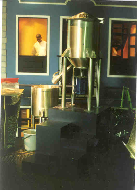 MAQUINATRITURADORA.jpg (29502 bytes)