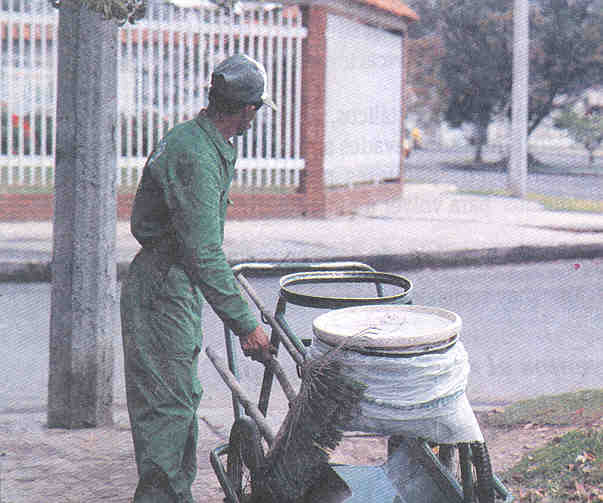 Recicladorbogotano.jpg (32796 bytes)