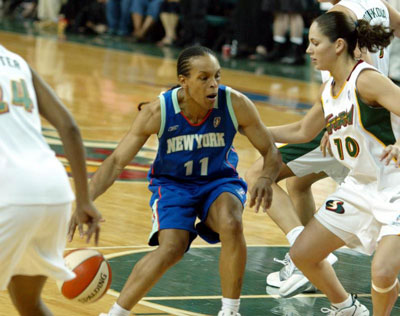 Sue Bird guarding T-Spoon
