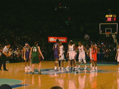 Opening Jump Ball between Lisa Leslie and Tari Phillips