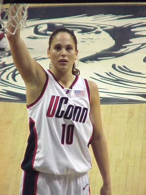 Sue Bird raise one of her arms up in the air