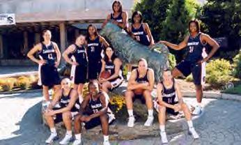 Sue Bird and teammates pose