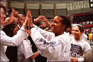 Tamika Willams and Sue Bird high five fans