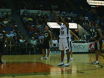 Swin Cash Shooting Free Throws