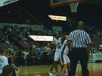 Swin and Sue under the basket