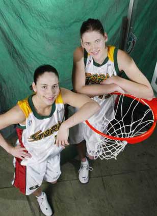 Sue Bird and Lauren Jackson Pose