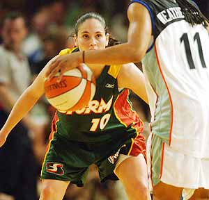 Sue Bird guarding T-Spoon