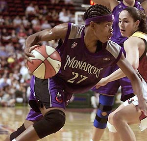 Lady Groom Drives against Sue Bird