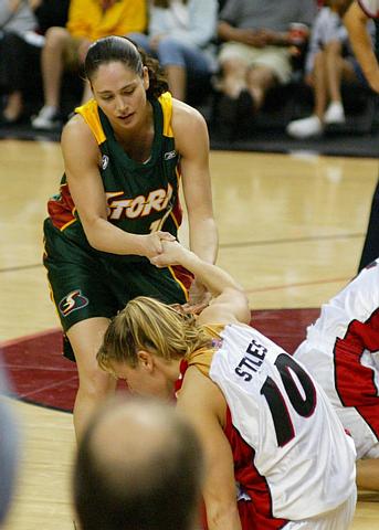 Sue Bird Giving Jackie Stiles a Hand