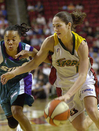 Sue Bird Dribbles against Staley