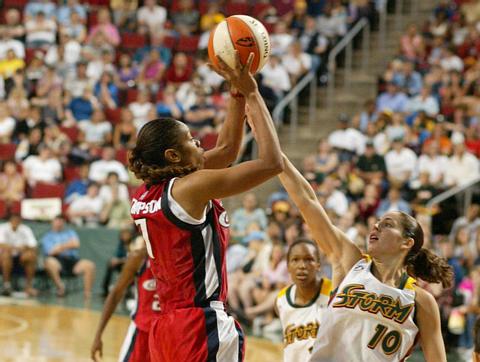Sue Bird Blocks Tina Thompson