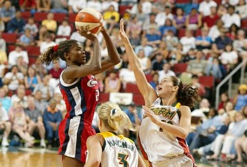 Sue Bird Blocks Tina Thompson