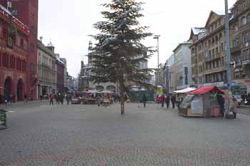 marktplatz2.jpg (12162 bytes)