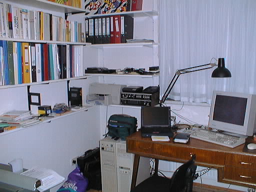 TomAzNeu01.jpg (42908 bytes)