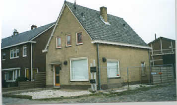 vrijstaand woonhuis..........wait while loading...