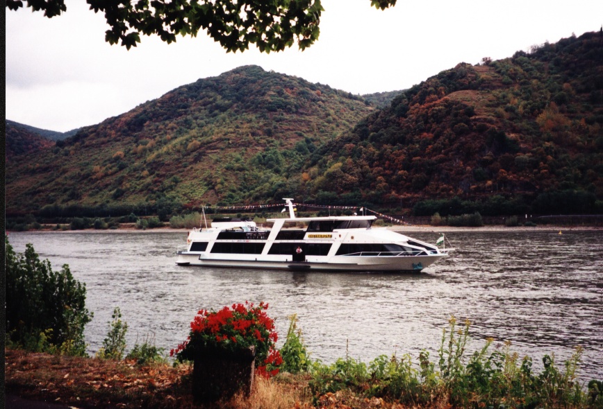 The jet boat <i>Rheinjet passing</i> Bacharach on the Rhine