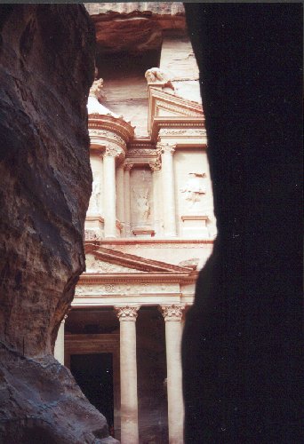 petra1.jpg (41216 bytes)