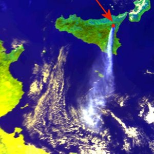 Faaliyet halindeki ETNA Yanarda'nn uydudan grn